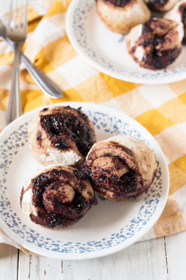Vegan Elderberry Dirty Chai Sweet Rolls via @ExSloth | ExSloth.com