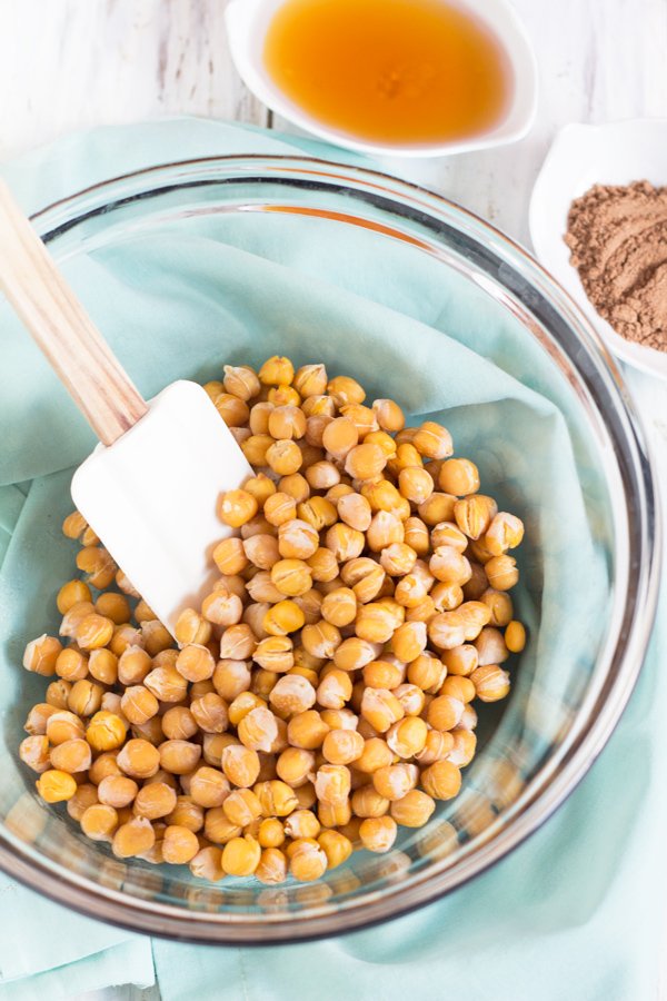 <yoastmark class='yoast-text-mark'><yoastmark class='yoast-text-mark'><yoastmark class='yoast-text-mark'><yoastmark class='yoast-text-mark'><yoastmark class='yoast-text-mark'><yoastmark class='yoast-text-mark'><yoastmark class='yoast-text-mark'><yoastmark class='yoast-text-mark'><yoastmark class='yoast-text-mark'>These crunchy protein-filled vegan maple chai roasted chickpeas are slightly sweet, subtly spiced and the perfect healthy snack for munching.</yoastmark></yoastmark></yoastmark></yoastmark></yoastmark></yoastmark></yoastmark></yoastmark></yoastmark> via @ExSloth | ExSloth.com