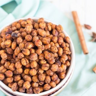 These crunchy protein-filled vegan maple chai roasted chickpeas are slightly sweet, subtly spiced and the perfect healthy snack for munching. via @ExSloth | ExSloth.com