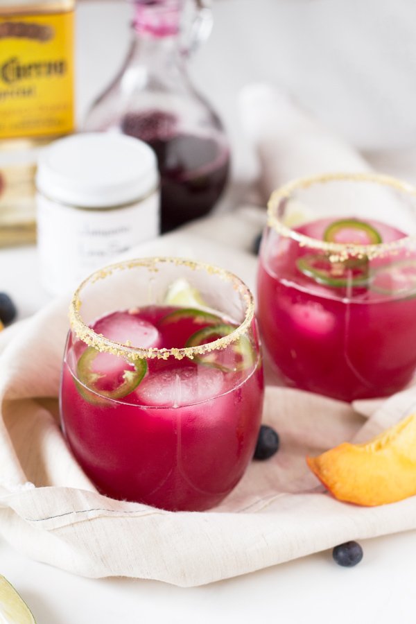 spicy blueberry peach shrub margaritas (healthy cocktail with drinking vinegars) @ExSloth | ExSloth.com