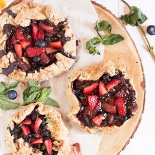 Vegan Summer Berry Mint Chocolate Galette (made with spelt flour and fresh mint) via @ExSloth | ExSloth.com