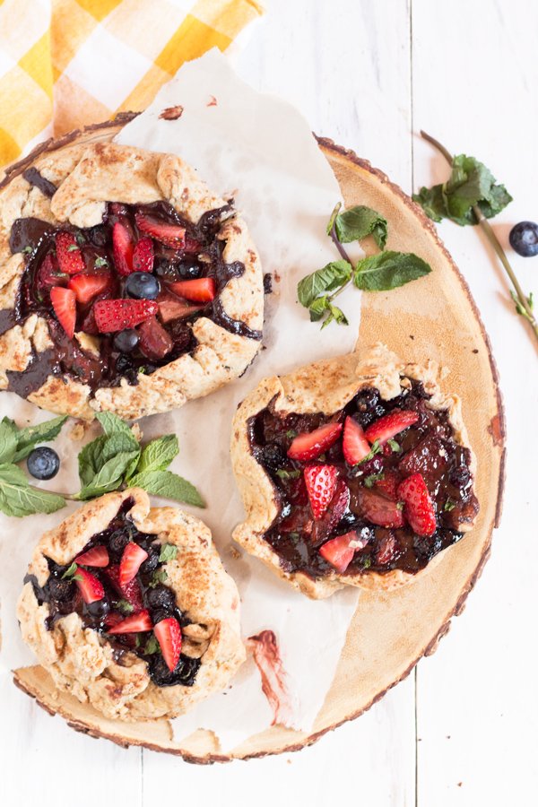 Vegan Summer Berry Mint Chocolate Galette (made with spelt flour and fresh mint) via @ExSloth | ExSloth.com