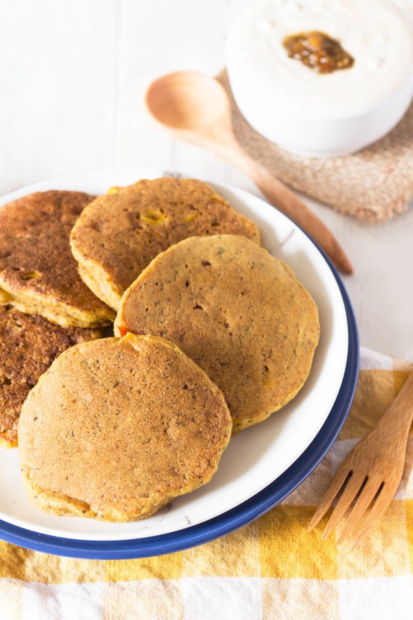 Zucchini Corn Savoury Pancakes (cornmeal pancakes) with spicy vegan sour cream. Perfect for breakfast, lunch and dinner. via @ExSLoth | ExSloth.com