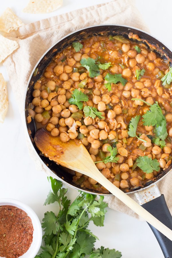 This vegan, gluten-free chickpea taco buddha bowl is subtly spiced, packed with flavour and unbelievably satisfying via @ExSloth | ExSloth.com