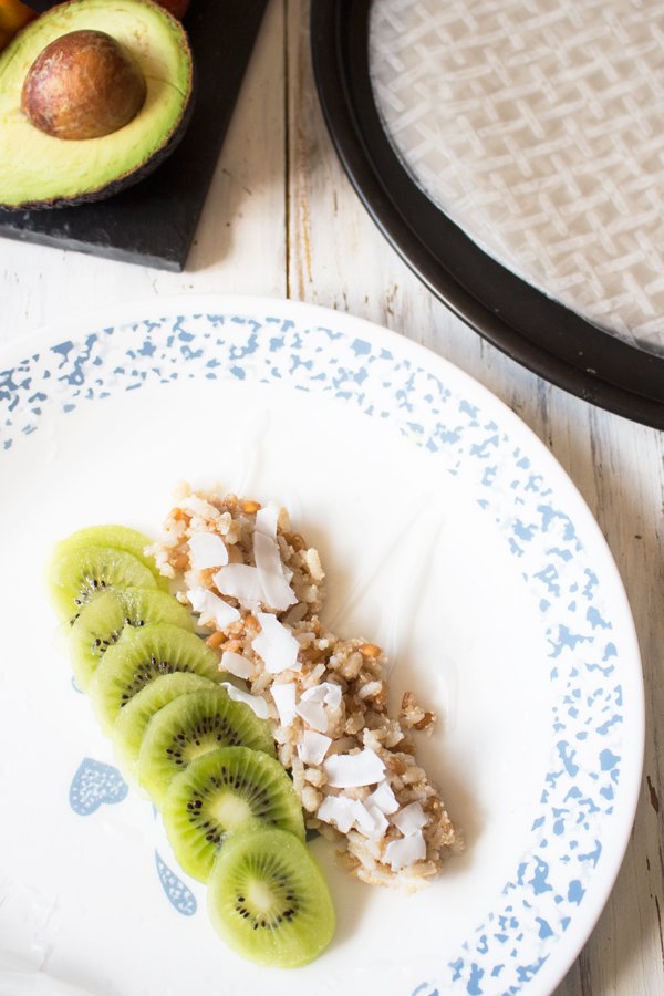 Easy Vegan Breakfast Summer Rolls (rice paper rolls or fresh spring rolls) via @ExSloth | ExSloth.com