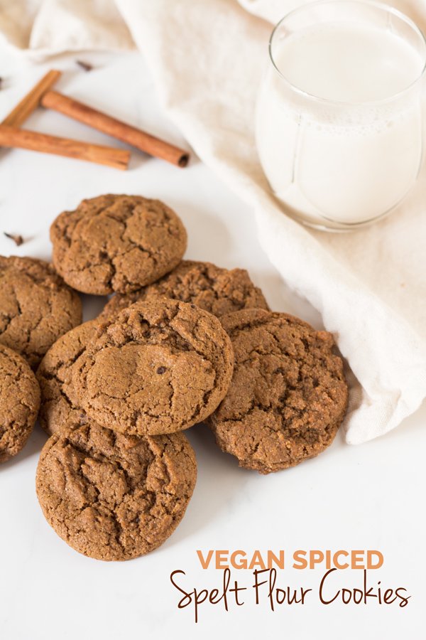 These easy-to-make vegan spiced spelt flour cookies are soft, chewy and perfectly sweet via @ExSloth | ExSloth.com