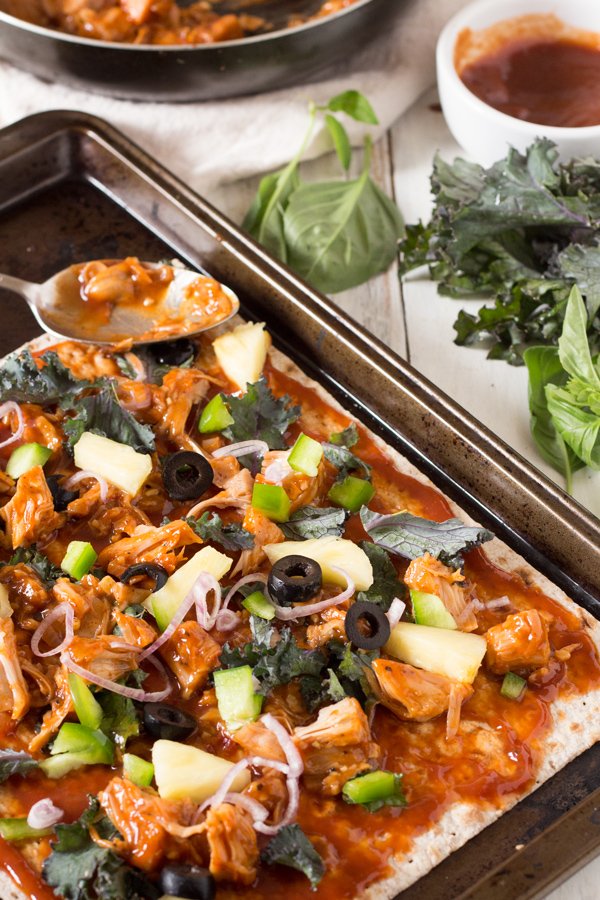 Thin Crust BBQ Jackfruit Pizza with lavish bread (Vegan) via @ExSloth | ExSloth.com