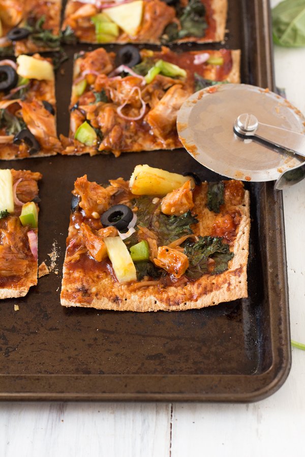 Thin Crust BBQ Jackfruit Pizza with lavish bread (Vegan) via @ExSloth | ExSloth.com
