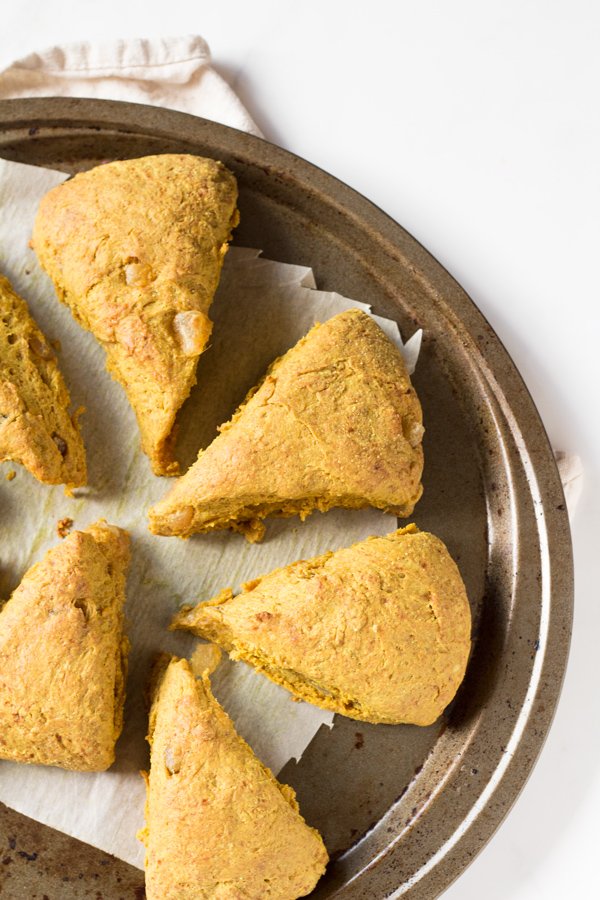 Vegan Coconut Ginger Golden Milk Scones (made with turmeric and spelt flour) via @ExSloth | ExSloth.com/vegan-golden-milk-scones/