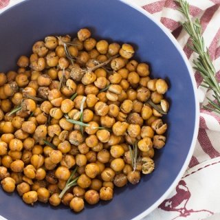 These crunchy rosemary garlic roasted chickpeas are just as flavourful and make the ultimate vegan protein-filled snack | Vegan, Gluten-free, plant-based protein | ExSloth.com