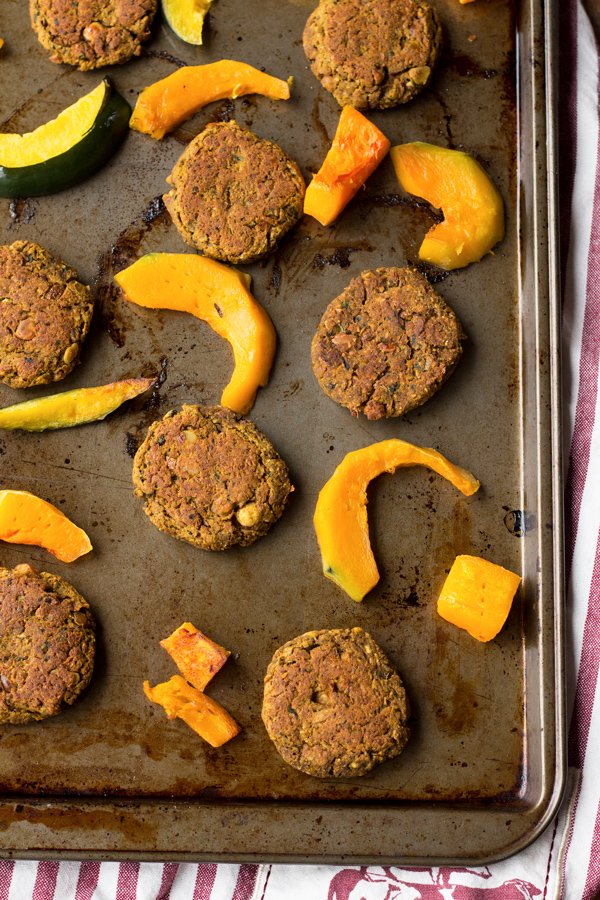 This 30 minute pumpkin falafel buddha bowl is bursting with fall flavour, fibre and lots of plant-based goodness via ExSloth.com