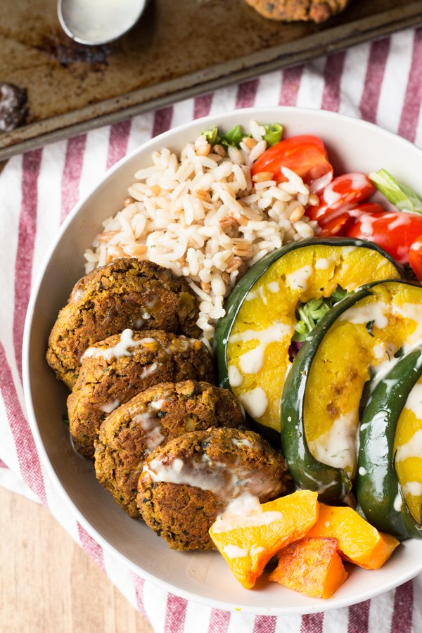 This 30 minute pumpkin falafel buddha bowl is bursting with fall flavour, fibre and lots of plant-based goodness via ExSloth.com