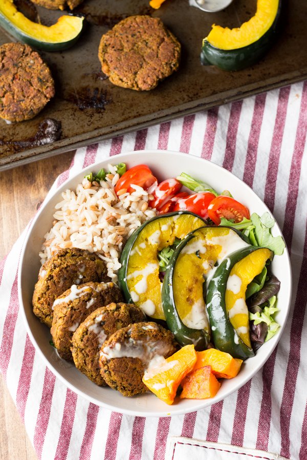This 30 minute pumpkin falafel buddha bowl is bursting with fall flavour, fibre and lots of plant-based goodness via ExSloth.com