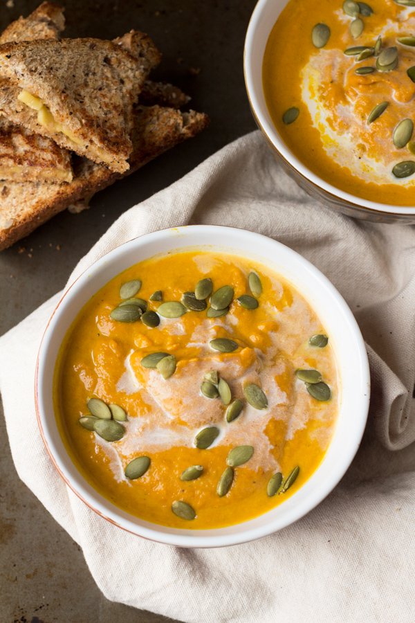 20 minute savoury pumpkin soup that's a little spicy but just as cozy and creamy as the original (vegan | gluten free | paleo) via ExSloth.com
