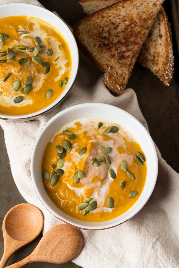 20 minute savoury pumpkin soup that's a little spicy but just as cozy and creamy as the original (vegan | gluten free | paleo) via ExSloth.com
