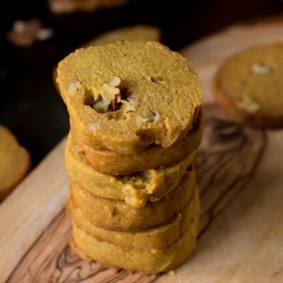 Pumpkin Pecan Vegan Shortbread Cookies made with coconut oil and spelt flour via ExSloth.com