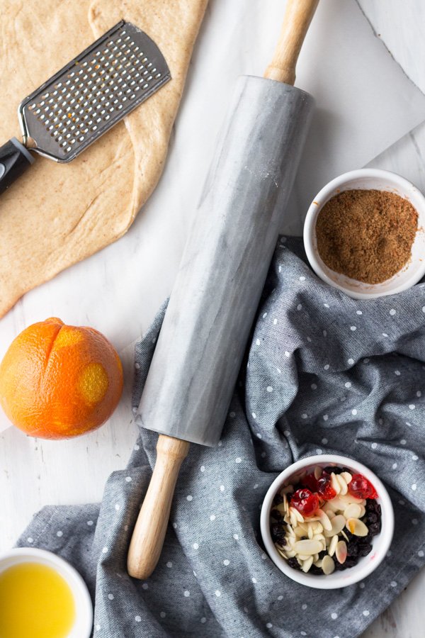 This festive vegan tea ring is a vegan take on a Christmas breakfast favourite: a Swedish tea ring | ExSloth.com