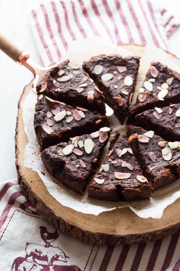 This vegan Trinidad black cake is moist, dense and filled with fruits and alcohol. The perfect vegan alternative to a traditional Trini Christmas favourite via ExSloth.com