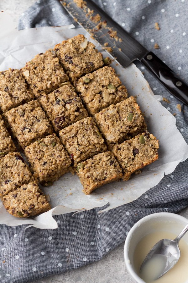 These coconut chai quinoa breakfast bars are vegan, gluten-free, refined sugar-free, filled with plant-based protein and can be made nut free depending on the mix-ins you use. They also make a great grab-and-go vegan breakfast | ExSloth.com