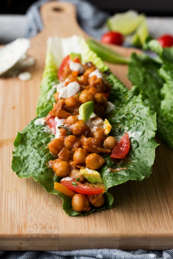 These BBQ chickpea lettuce wraps with vegan ranch dressing are bursting with sweet and smokey bbq flavour and make great light and easy vegan lunches | ExSloth.com