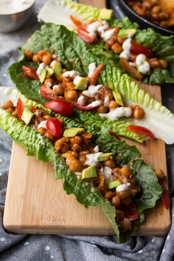 These BBQ chickpea lettuce wraps with vegan ranch dressing are bursting with sweet and smokey bbq flavour and make great light and easy vegan lunches | ExSloth.com