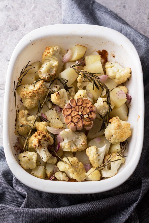 This cheesy vegan cauliflower potato soup is creamy, filling and bursting with flavour. It's also gluten-free, Whole30 approved and required just 1 hour and 10 ingredients. It's the perfect vegan soup for warming up on cold winter days | ExSloth.com