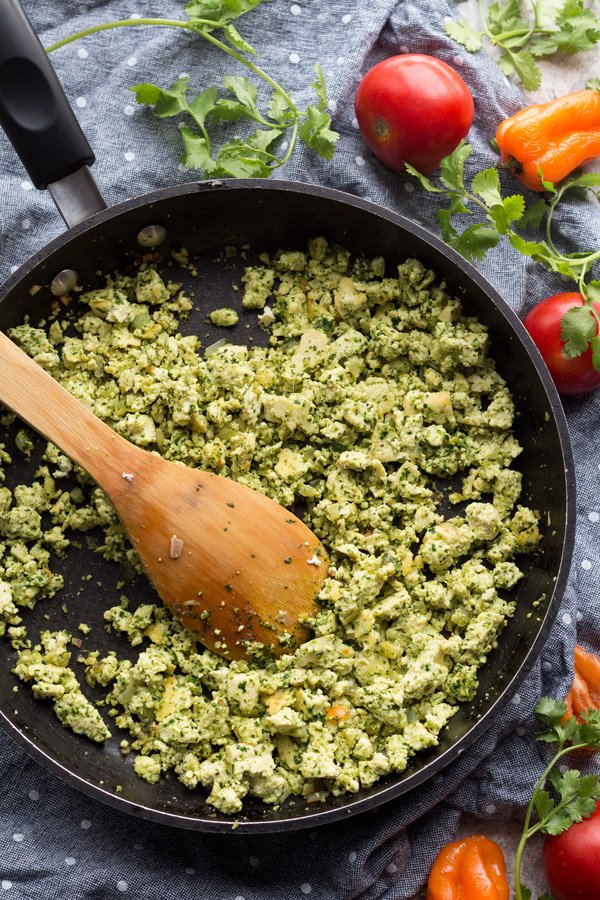 This easy vegan cilantro pesto pasta is flavourful, spicy, filling and calls for just 10 ingredients and about 25 minutes. Perfect vegan lunch or dinner | ExSloth.com