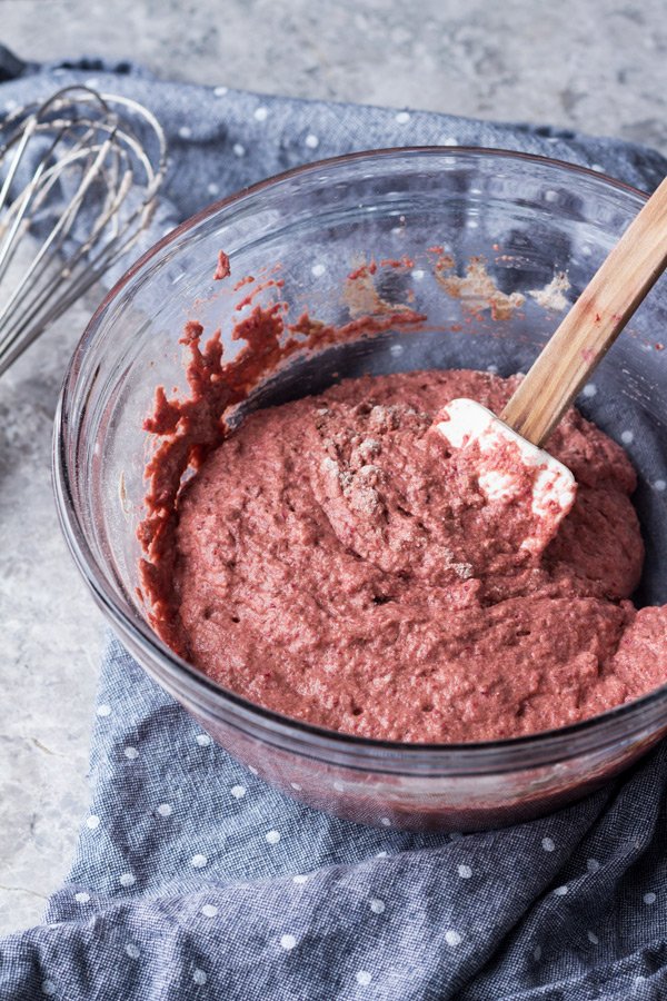 These vegan red velvet donuts are a delicious, healthy alternative to regular fried donuts and are great for Valentine's Day. The vegan cashew cream cheese frosting is also easy to make, creamy and perfectly sweet | ExSloth.com