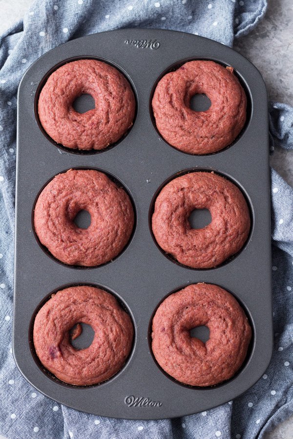 These vegan red velvet donuts are a delicious, healthy alternative to regular fried donuts and are great for Valentine's Day. The vegan cashew cream cheese frosting is also easy to make, creamy and perfectly sweet | ExSloth.com