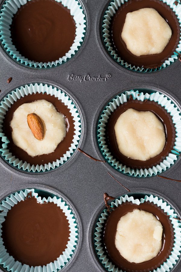 Easy 7 ingredient dark chocolate vegan almond joy cups (gluten free, paleo, dairy free, vegan) via ExSloth.com